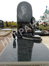 Памятник военному из гранита