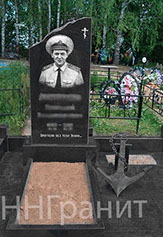 Памятник военному моряку из гранита